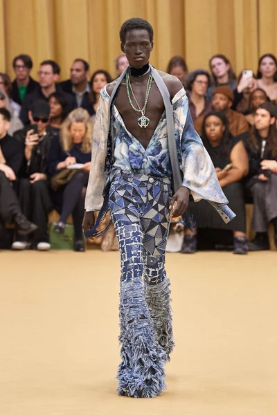 Look 25